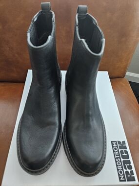 Nordstrom Women’s Black Leather Chelsea Boots Size 6